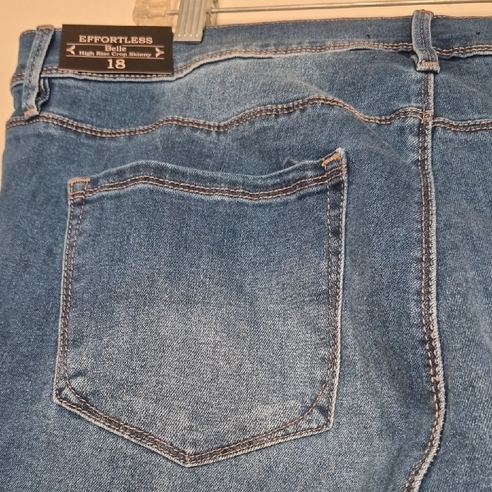 Woman's Blue Jeans - Picture 7 of 12
